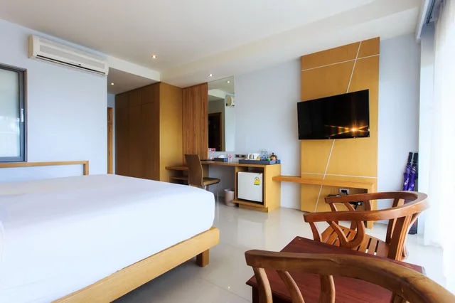 Deluxe Balcony Room, Chaweng Cove Beach Resort 4/10