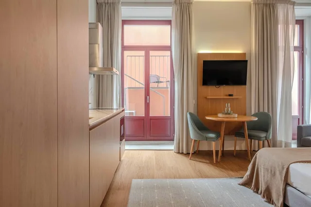 City, Studio, Queen Bed, Patio، Uma Formosa Apartments 2/3