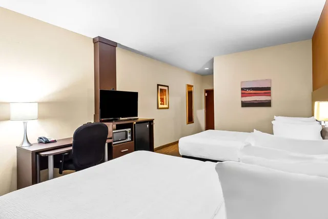 جناح بسريرين كوين مع أريكة، Best Western St. Louis Airport North Hotel & Suite 1/4