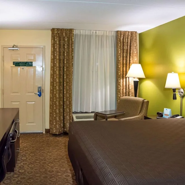 غرفة قياسية لذوي الإعاقة، Rodeway Inn & Suites Clarksville near Governors Square Mall 2/2