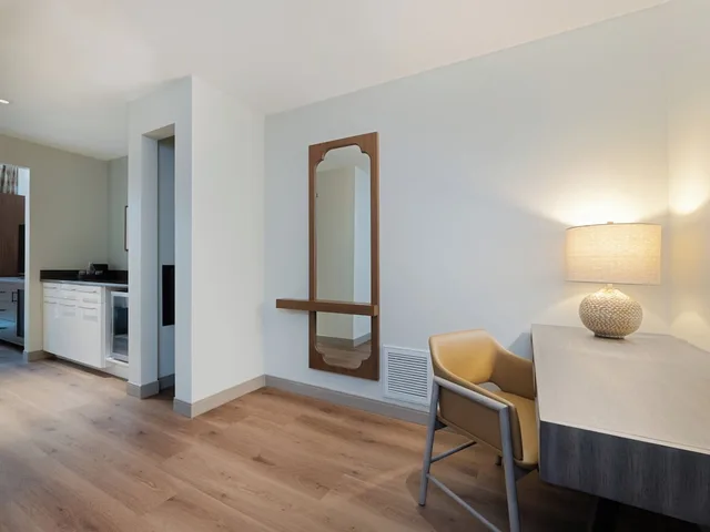 جناح بسرير كوين، Hotel Indigo Asheville Downtown 4/7