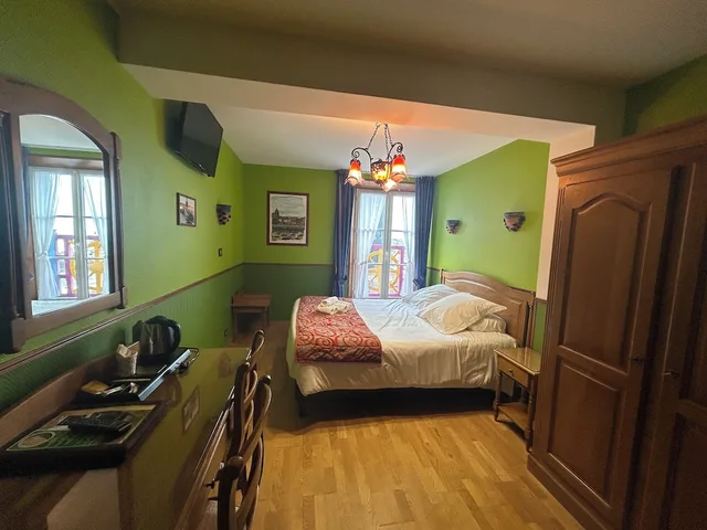 غرفة بسرير مزدوج بإطلالة على المرفأ، Hotel De Calais 8/10