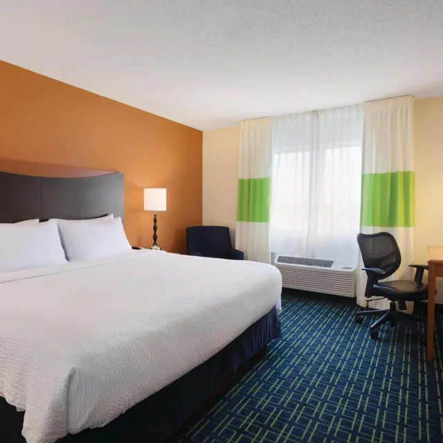 غرفة بسرير كوين، Fairfield Inn Suites Fargo 1/7