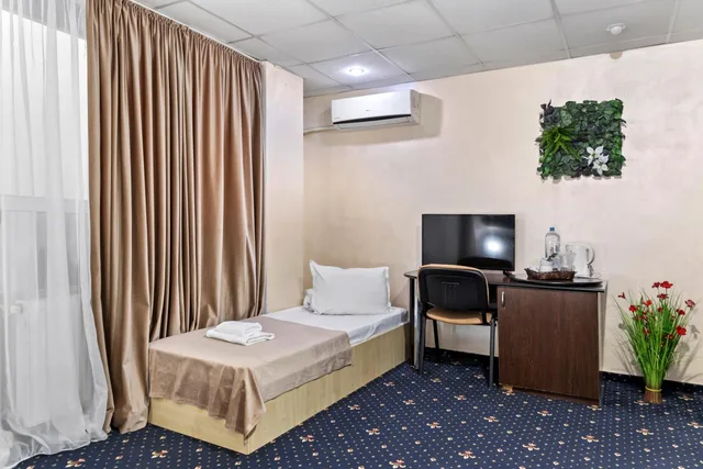 غرفة ثلاثية بشرفة، Hotel Charter Otopeni 3/10