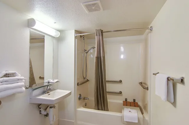 غرفة ديلوكس بسريرين كوين، Motel6 Lompoc, CA 8/10