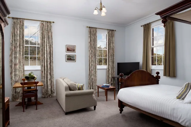 جناح تنفيذي بسرير كوين، RYDGES HOBART 1/1