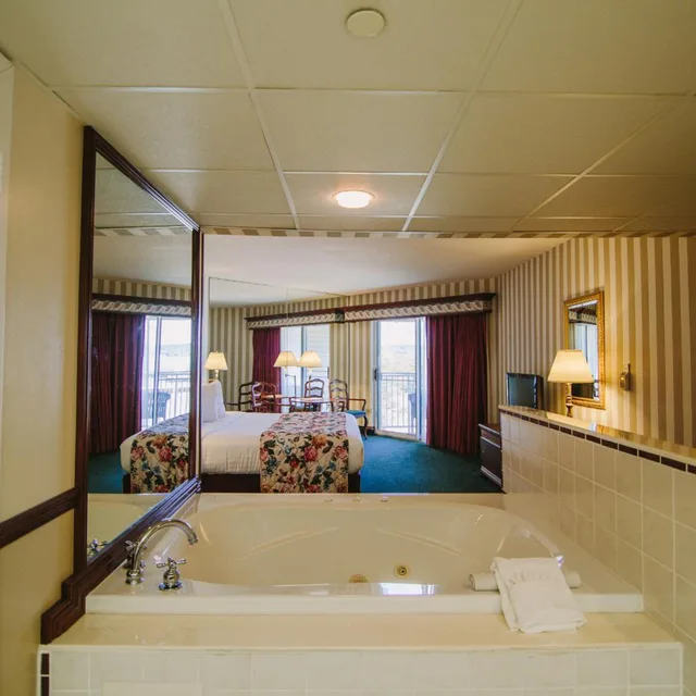 غرفة بسرير كينج بجاكوزي، Bayshore Resort 8/10