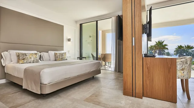 جناح بسرير كينج مع أريكة بمسبح خاص، Insotel Punta Prima Prestige Suites & Spa 1/6