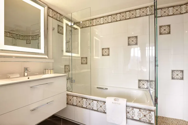 جناح جونيور بسرير كينج مع أريكة، Hotel Regina Louvre 2/2