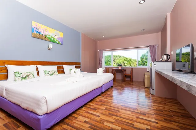 غرفة ثلاثية بسرير كينج وسرير فردي بإطلالة على الجبل، Greenery Resort Koh Tao 1/5