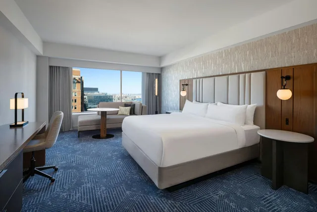 Room, King Bed, Harbour View, Club Floor, Accessible، Renaissance Boston Waterfront Hotel 7/10