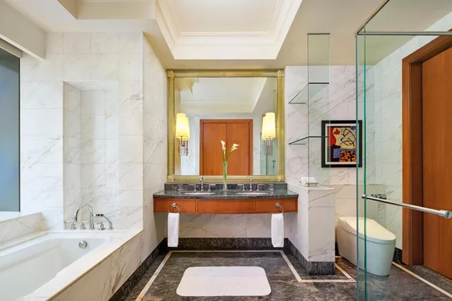 Mayfair, Suite, King Bed, City View, Club Lounge Access, High Floor، Ritz Carlton Jakarta Mega Kuningan Hotel 3/3