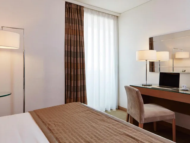 غرفة سوبيريور بسرير مزدوج أو سريرين منفصلين بإطلالة على المدينة، Galaxy Hotel Iraklio 4/8