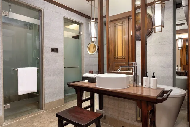 غرفة كلاسيكية بسرير كينج بإطلالة على الحديقة، INTERCONTINENTAL LIJIANG ANCIENT TOWN RESORT 5/5