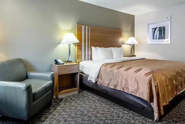 غرفة بسرير كينج للمدخنين، Quality Inn Lagrange East I-85 1/5