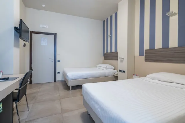 غرفة قياسية ثلاثية، Hotel Palace 3/5