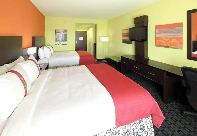 غرفة قياسية بسريرين كوين لذوي الإعاقة، Holiday Inn Garland 1/6