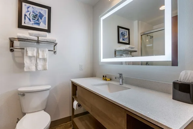 Suite, 1 King and 2 Queen Beds, Best Western Plus Casa Grande Inn & Suites 8/9