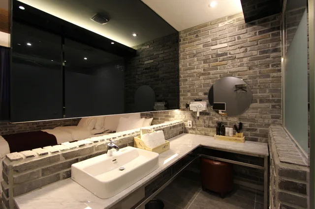 Deluxe, 1 Double and 1 Single Bed, Brown-Dot Hotel Daegu Hyukshin Doshi 9/10