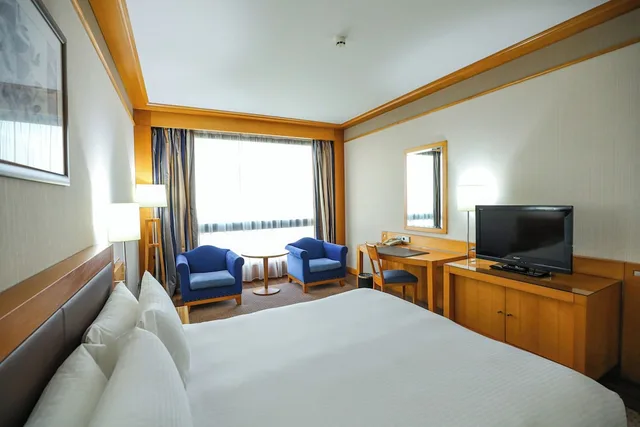 غرفة قياسية بسرير كينج بإطلالة على المدينة، Crowne Plaza Hotel Beirut 5/10