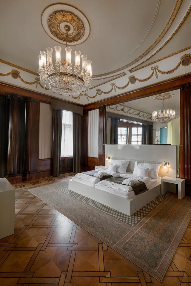 جناح رئاسي، Hotel Okresni dum 4/4