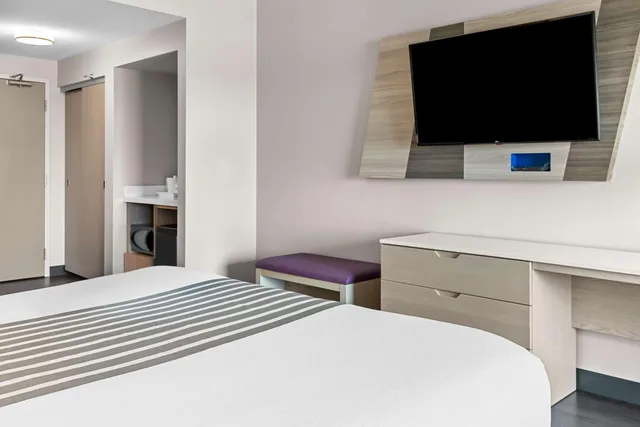 Room, King Bed, Bathtub, VIP Floor, Accessible، Best Western Premier Winnipeg East 2/8