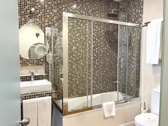 Superior, Double or Twin Bed, Universal Hotel 9/10
