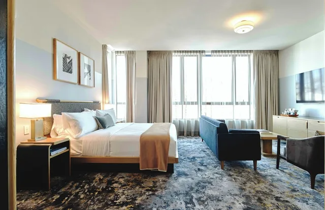 غرفة جونيور بسرير كينج، Clayton Hotel and Members Club 3/10