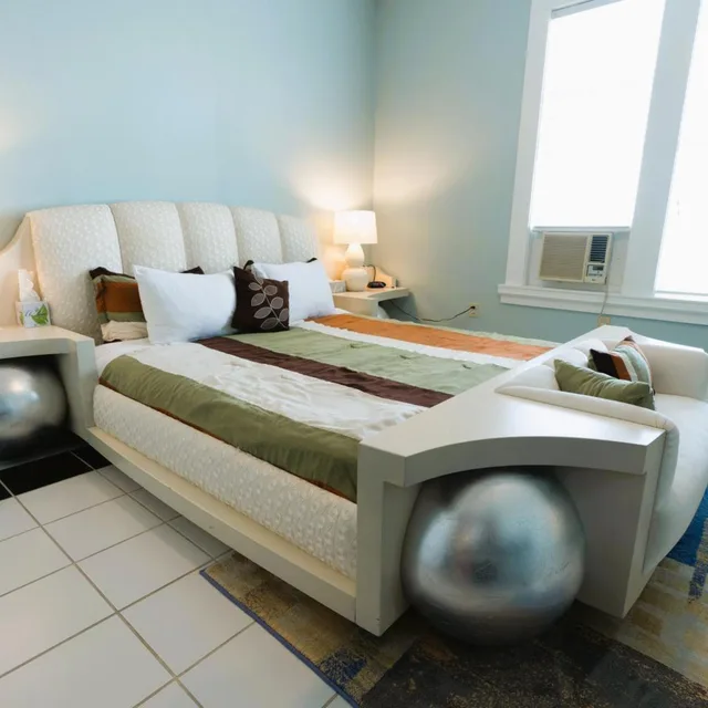 Retro, Style, Deluxe, King Bed، Oak Tree Hotel 8/10