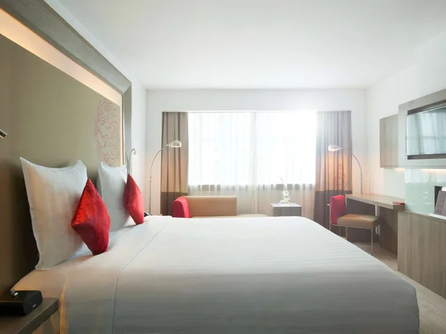 Premier, Twin Beds, Executive Level, Novotel Jakarta Gajah Mada 2/8