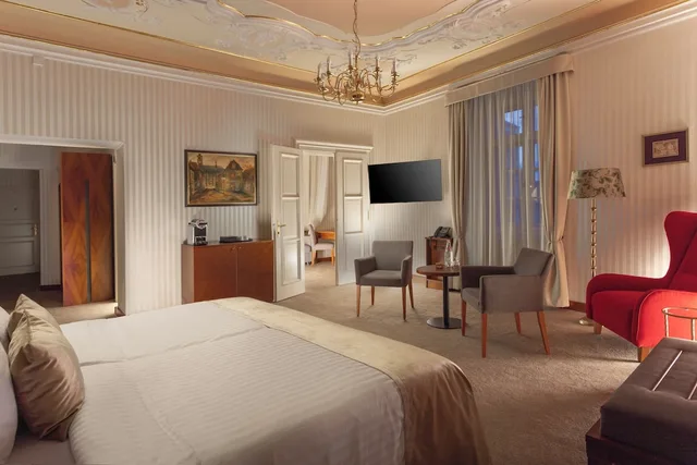 جناح، Hotel Pod Vezi 1/4