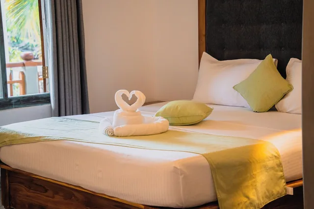Deluxe, King Bed, Hiding Unawatuna 1/3