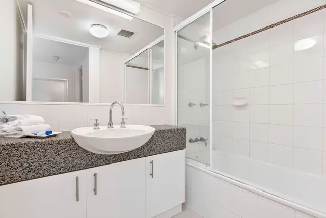 3 Bedrooms, Roof Top, Apartment, 2 Queen and Twin Beds, Marina View، Sailport Mooloolaba Apartments 9/10