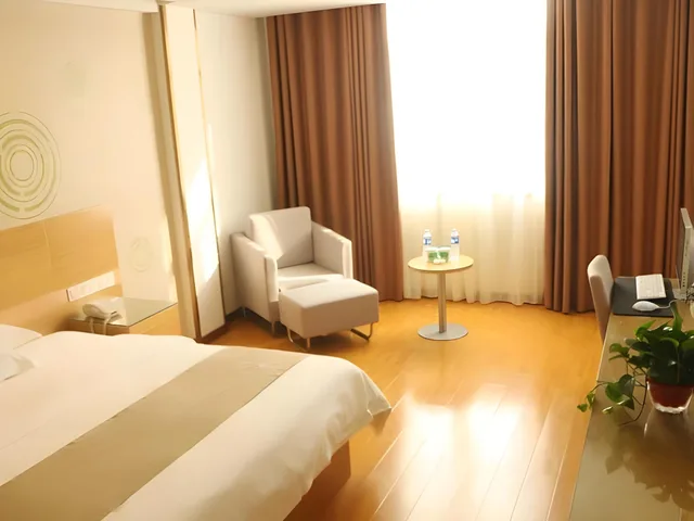 غرفة بزنس بسرير كينج وسرير كوين، GreenTree Inn Anqing Susong County North Longmen Road Express Hotel 2/2