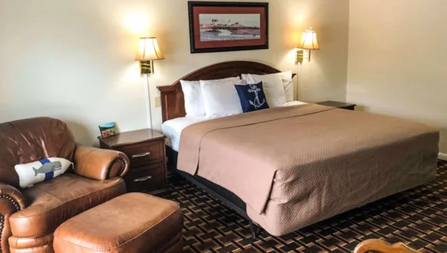 جناح جونيور، The Colonial Inn 2/5