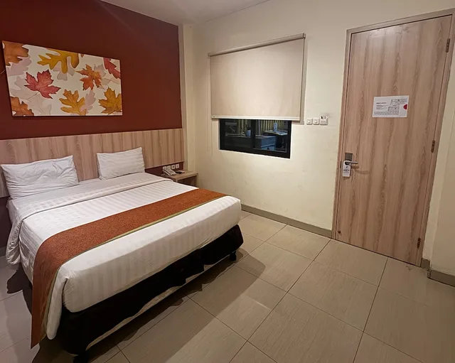 Deluxe, Queen Bed, D'Bamboo Suites 1/10