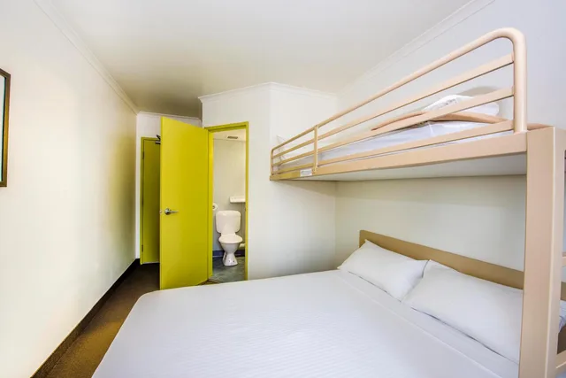 غرفة بسرير بطابقين وسرير كوين، Ibis Budget Coffs Harbour 7/20