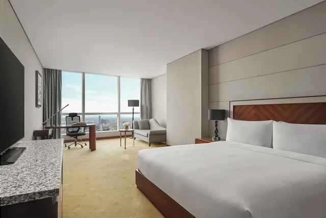 غرفة بريميوم بسرير كينج، Intercontinental Hanoi Landmark 1/4