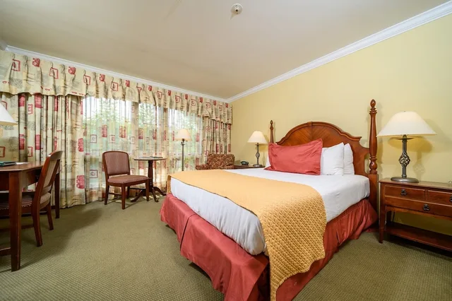 غرفة كلوب بسرير كينج، Stoweflake Mountain Resort Spa 1/10