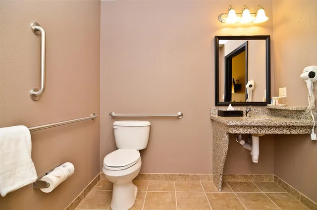 غرفة بسرير كينج لذوي الإعاقة، Best Western Plus Carousel Inn & Suites 5/5