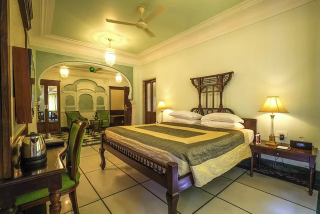 جناح ملكي بسرير كينج، SHAHPURA HOUSE 2/6