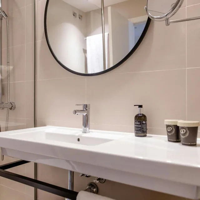 جناح، Motel One Madrid Plaza de Espana (ex. Mercure Madrid) 3/4