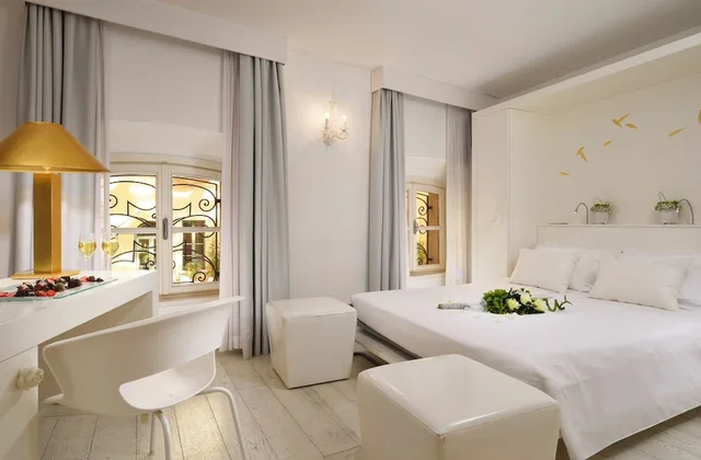جناح جونيور بسرير كوين مع أريكة، Villa Appiani 1/1