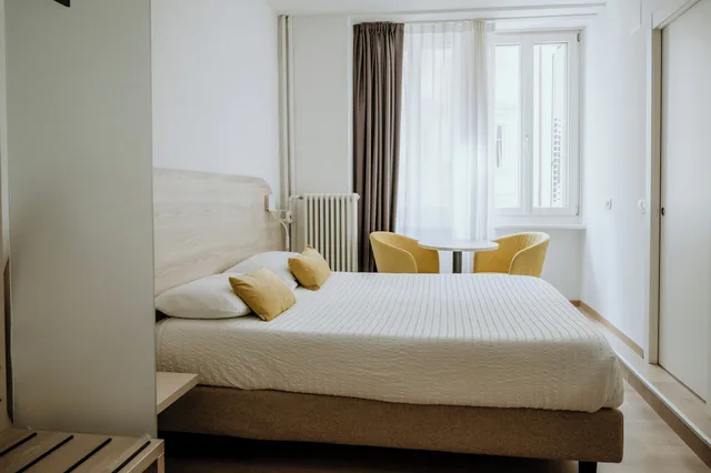 غرفة كومفورت بسرير كوين بإطلالة على المدينة، Hotel Garni Venezia 2/5