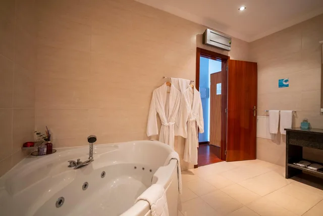 جناح، Hotel Onix 2/4