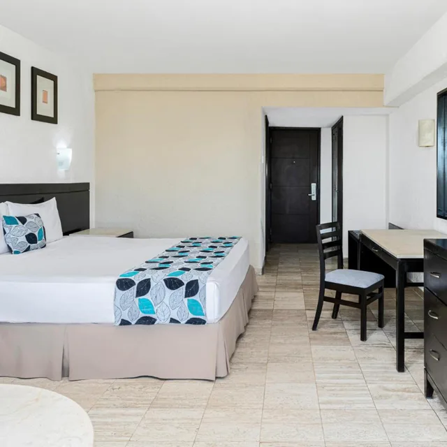 غرفة بسرير كينج بإطلالة على الحديقة، Krystal Ixtapa All Inclusive 2/4