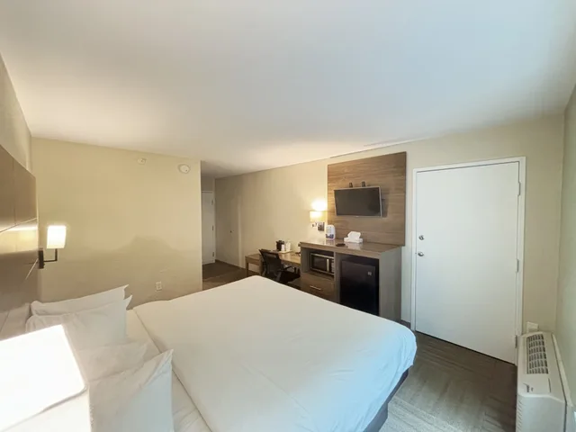 غرفة ديلوكس بسرير كينج لذوي الإعاقة، Baymont by Wyndham Lake Park Valdosta I75 4/5