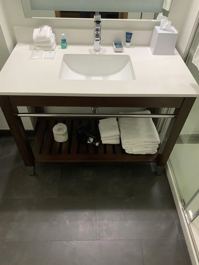 غرفة بسريرين كوين، FOUR POINTS BY SHERATON HOUSTON INTERCONTINENTAL AIRPORT 5/6