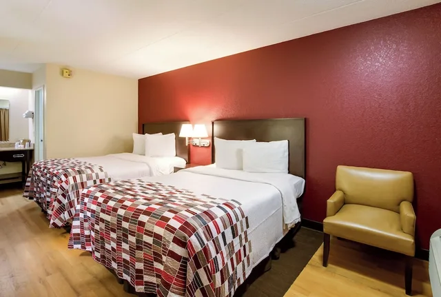 غرفة قياسية بسريرين مزدوجين، Red Roof Inn Kalamazoo East 2/4