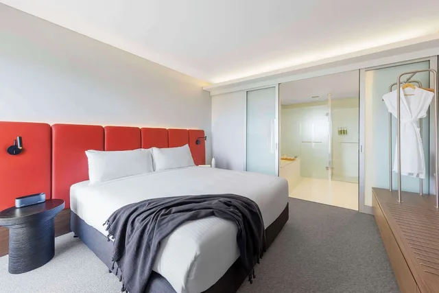 1 Bedroom, Wellness, Suite, King Bed, Adult Only، Avani Cypress Lakes Resort 2/6